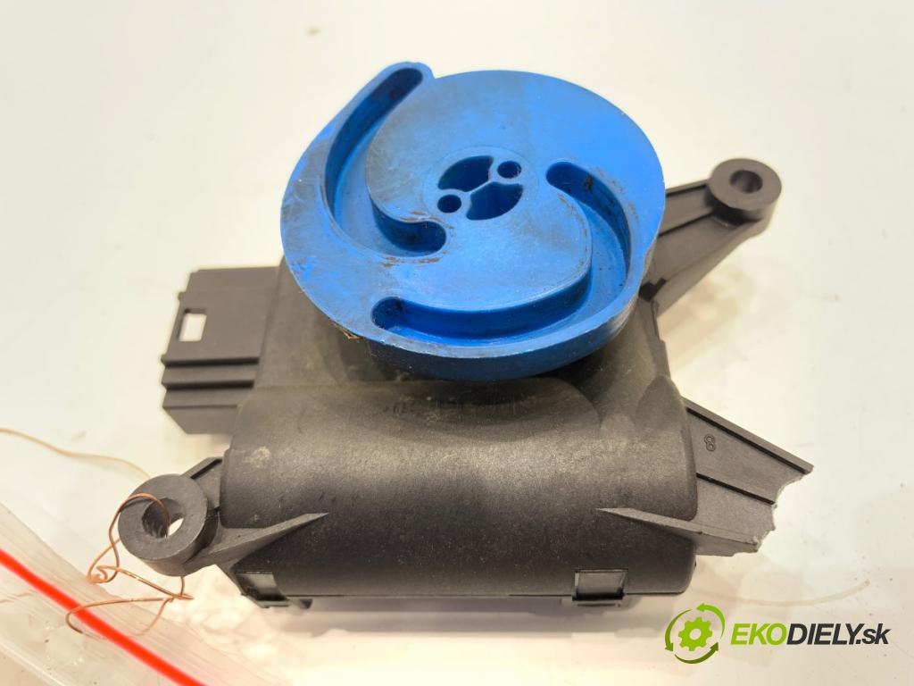 AUDI A4 B7 Kombi 2008 125 kW 2.0 TDI 1968 motor topení 8E1820511F