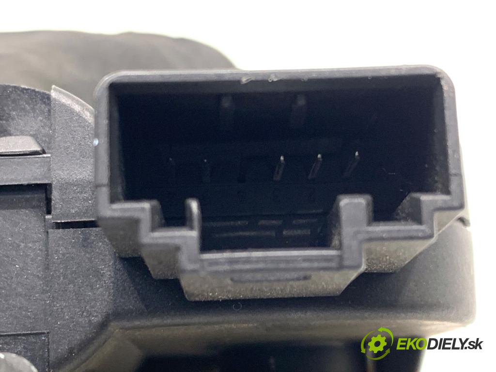 AUDI A4 B7 Kombi 2008 125 kW 2.0 TDI 1968 motor topení 8E1820511C