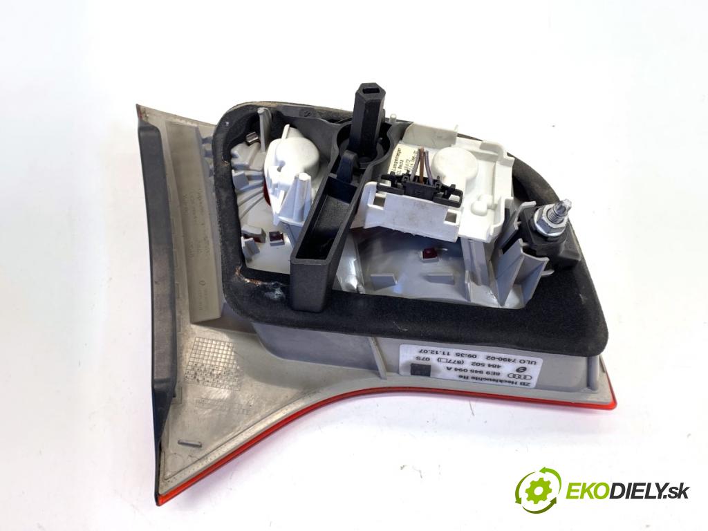 AUDI A4 B7 Kombi 2008 125 kW 2.0 TDI 1968 Svetlo zad pravá vnútorná 8E9945094A (Kľučka dverí ostatné)