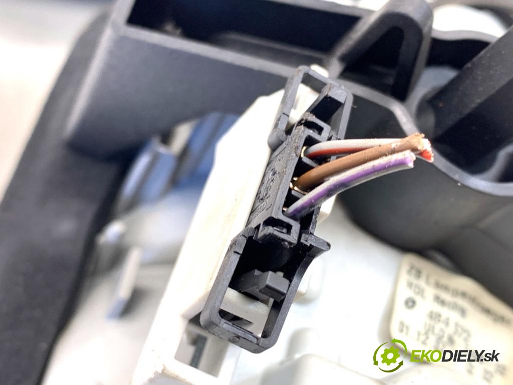 AUDI A4 B7 Kombi 2008 125 kW 2.0 TDI 1968 Svetlo zad pravá vnútorná 8E9945094A (Kľučka dverí ostatné)