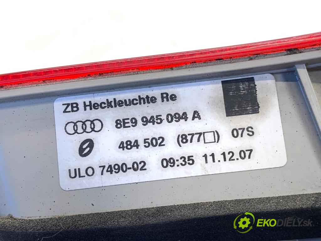 AUDI A4 B7 Kombi 2008 125 kW 2.0 TDI 1968 Svetlo zad pravá vnútorná 8E9945094A (Kľučka dverí ostatné)