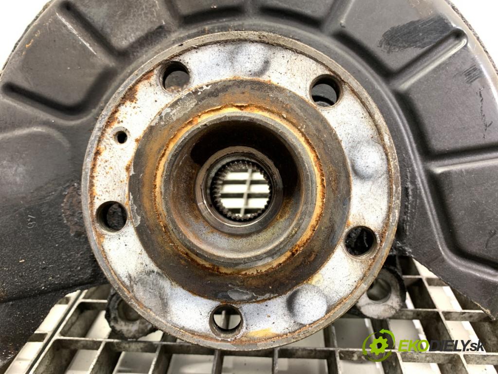 VW PASSAT B7 Kombi 2012 100 kW 2.0 TDI 1968 náboj pravý přední část