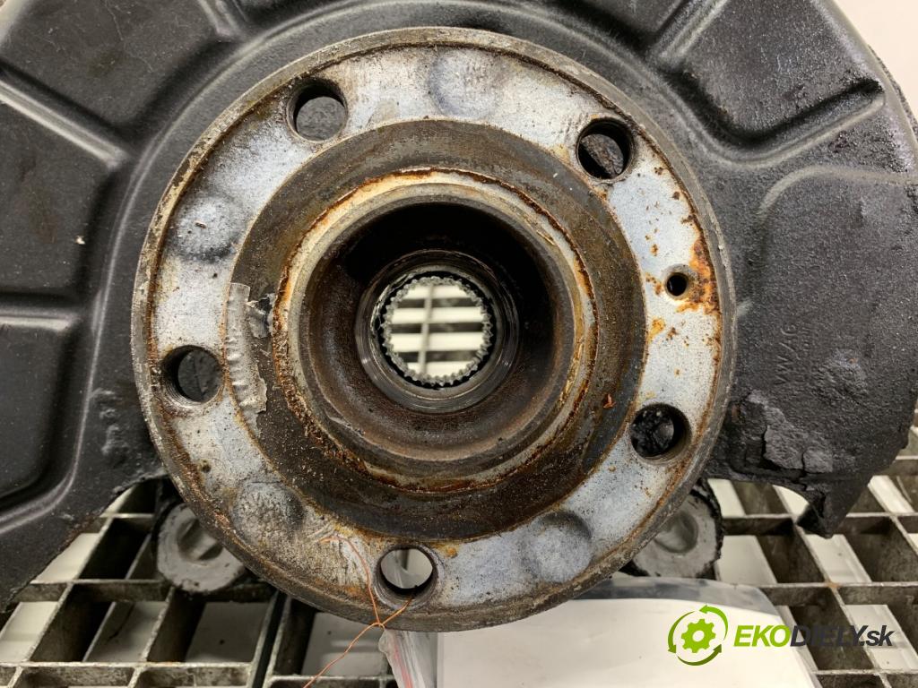 VW PASSAT B7 Kombi 2012 100 kW 2.0 TDI 1968 náboj levý přední část