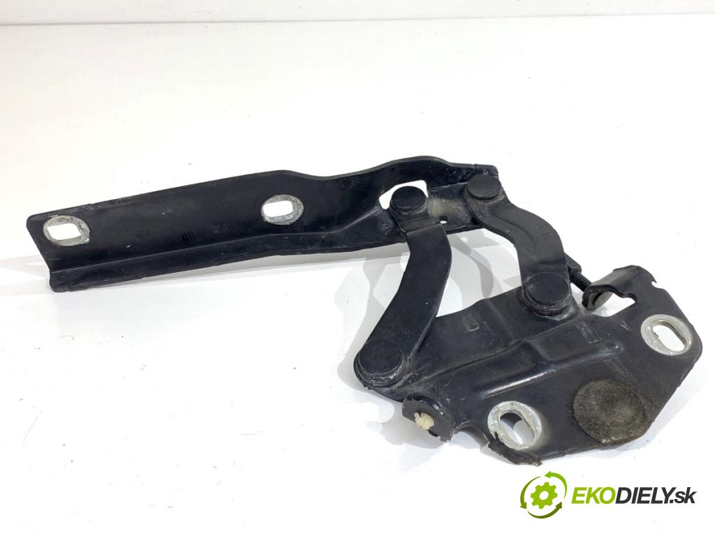 VW PASSAT B7 Kombi 2012 100 kW 2.0 TDI 1968 závěs kapoty pravý přední část 3AA823302