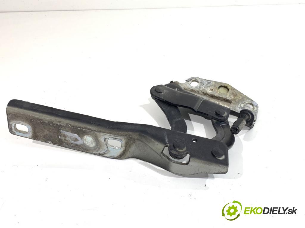 VW PASSAT B7 Kombi 2012 100 kW 2.0 TDI 1968 Záves kapoty pravy predný 3AA823302