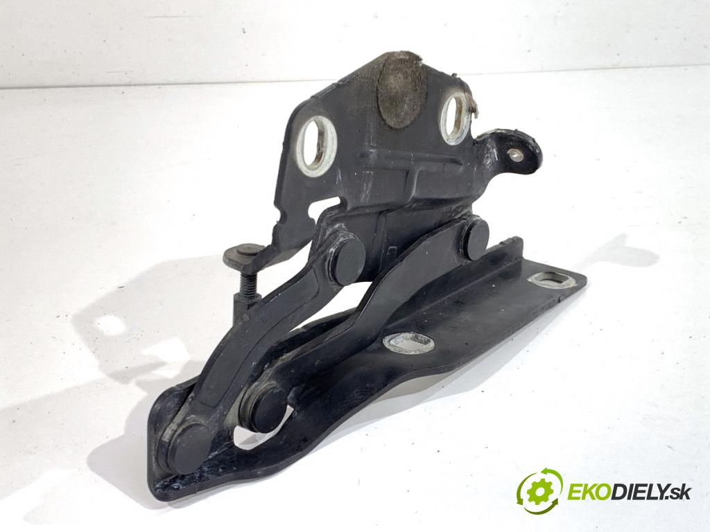 VW PASSAT B7 Kombi 2012 100 kW 2.0 TDI 1968 Záves kapoty pravy predný 3AA823302