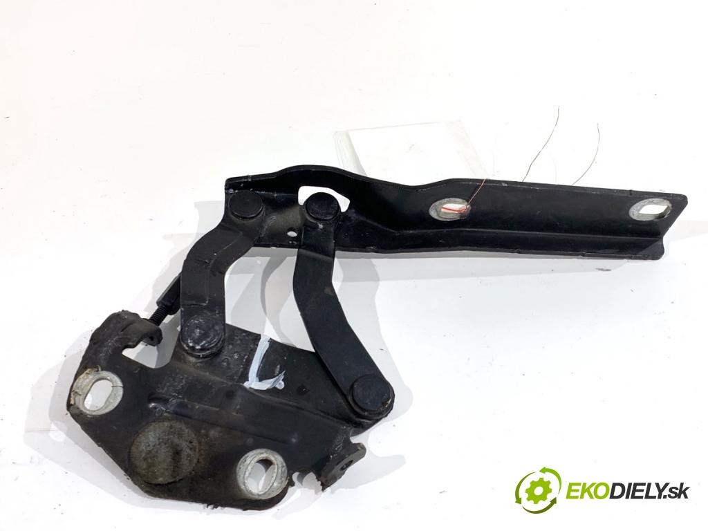 VW PASSAT B7 Kombi 2012 100 kW 2.0 TDI 1968 závěs kapoty levý přední část 3AA823301