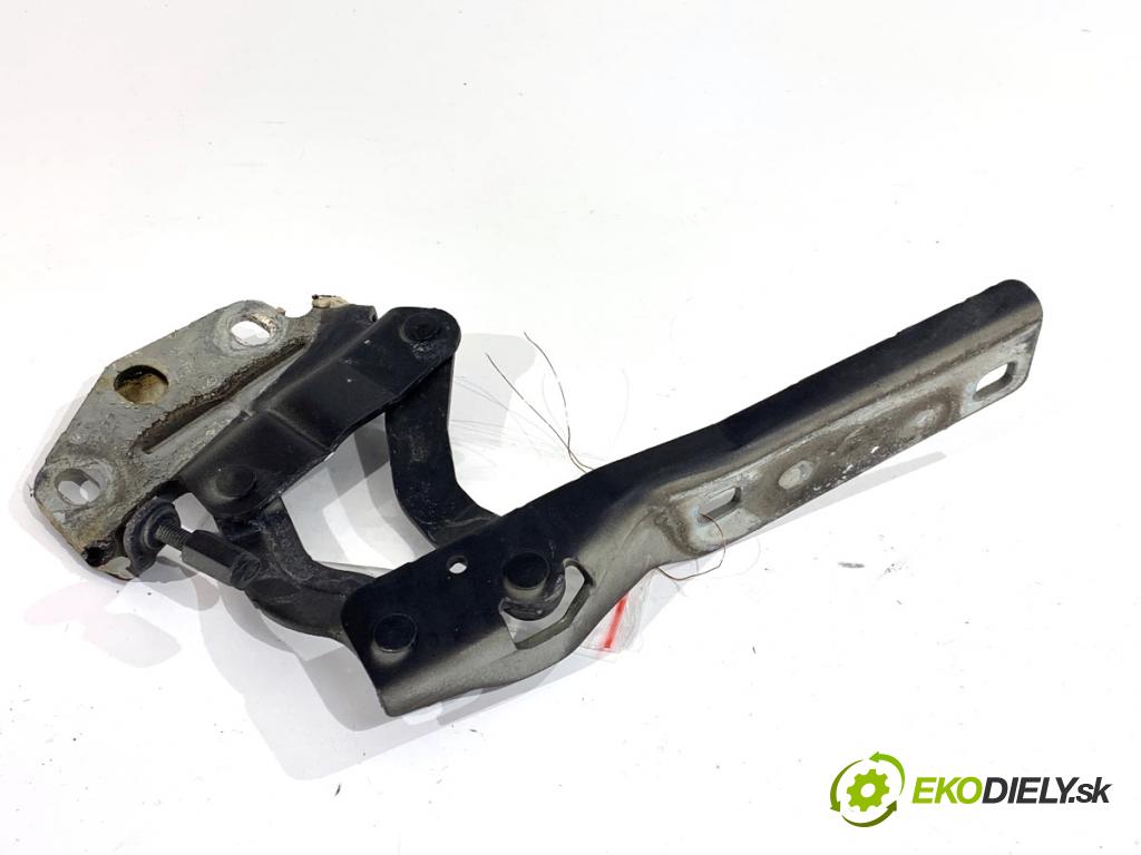 VW PASSAT B7 Kombi 2012 100 kW 2.0 TDI 1968 Záves kapoty ľavy predný 3AA823301