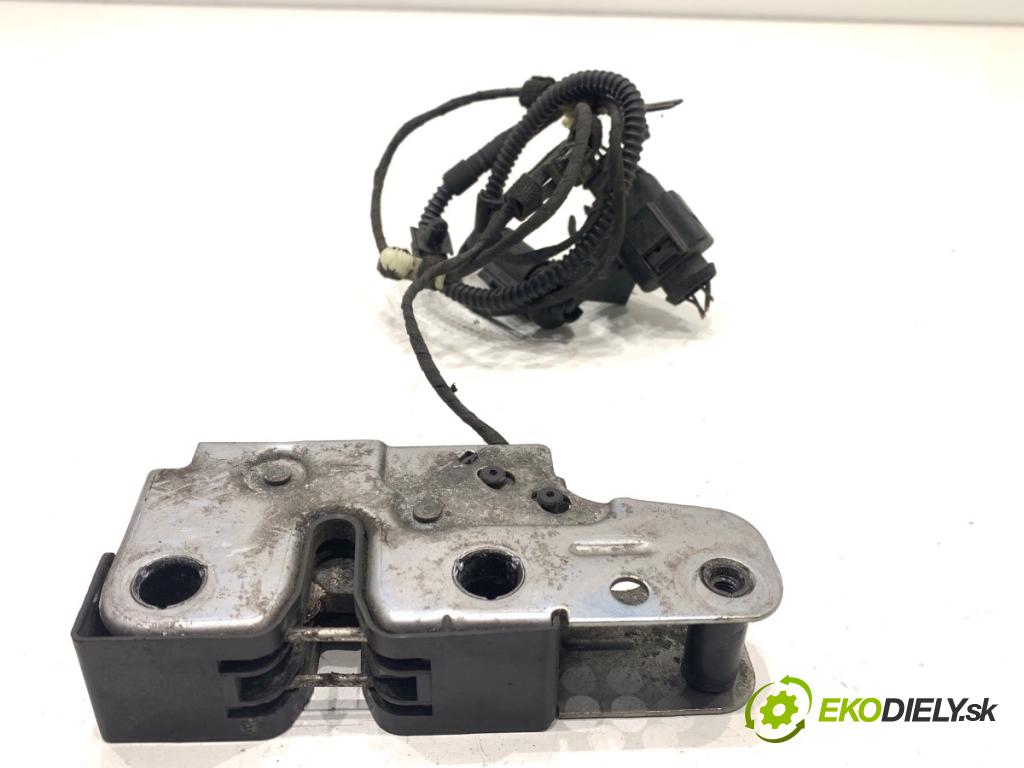 VW PASSAT B7 Kombi 2012 100 kW 2.0 TDI 1968 zámok kapoty predný 5M0820536A