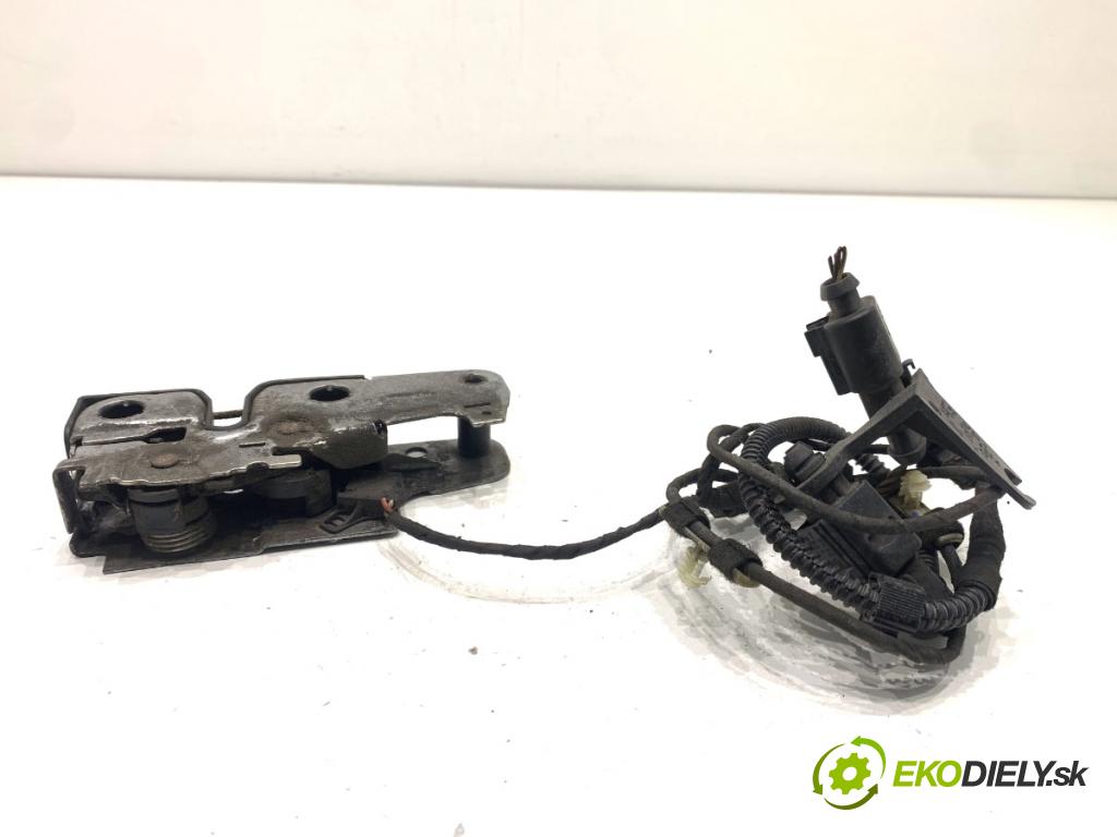 VW PASSAT B7 Kombi 2012 100 kW 2.0 TDI 1968 zámok kapoty predný 5M0820536A