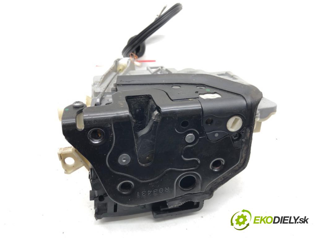 VW PASSAT B7 Kombi 2012 100 kW 2.0 TDI 1968 zámok dveře pravý přední část 3C1837016A