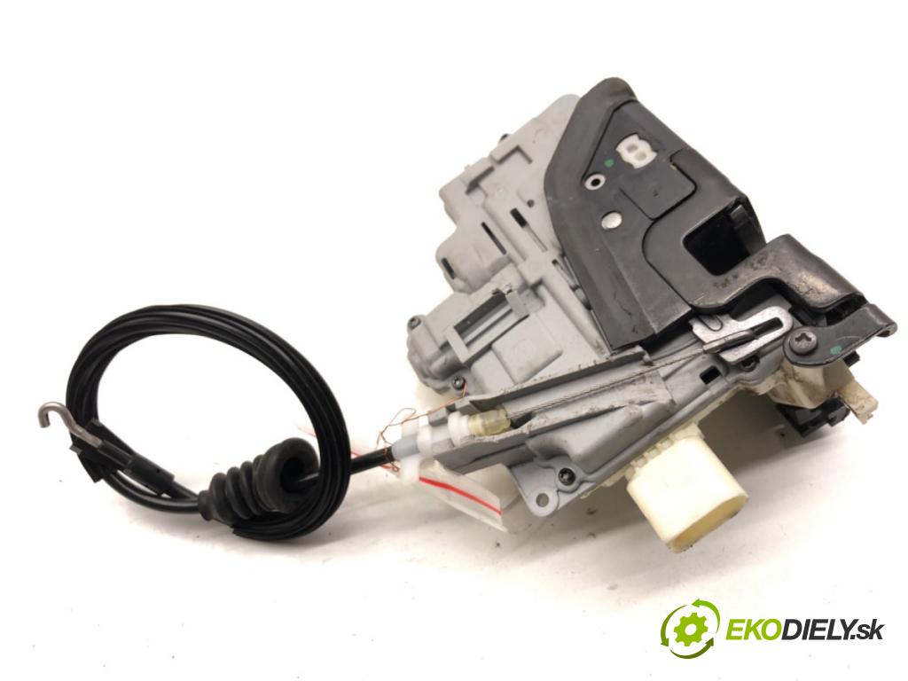 VW PASSAT B7 Kombi 2012 100 kW 2.0 TDI 1968 zámok Dvere pravy predný 3C1837016A