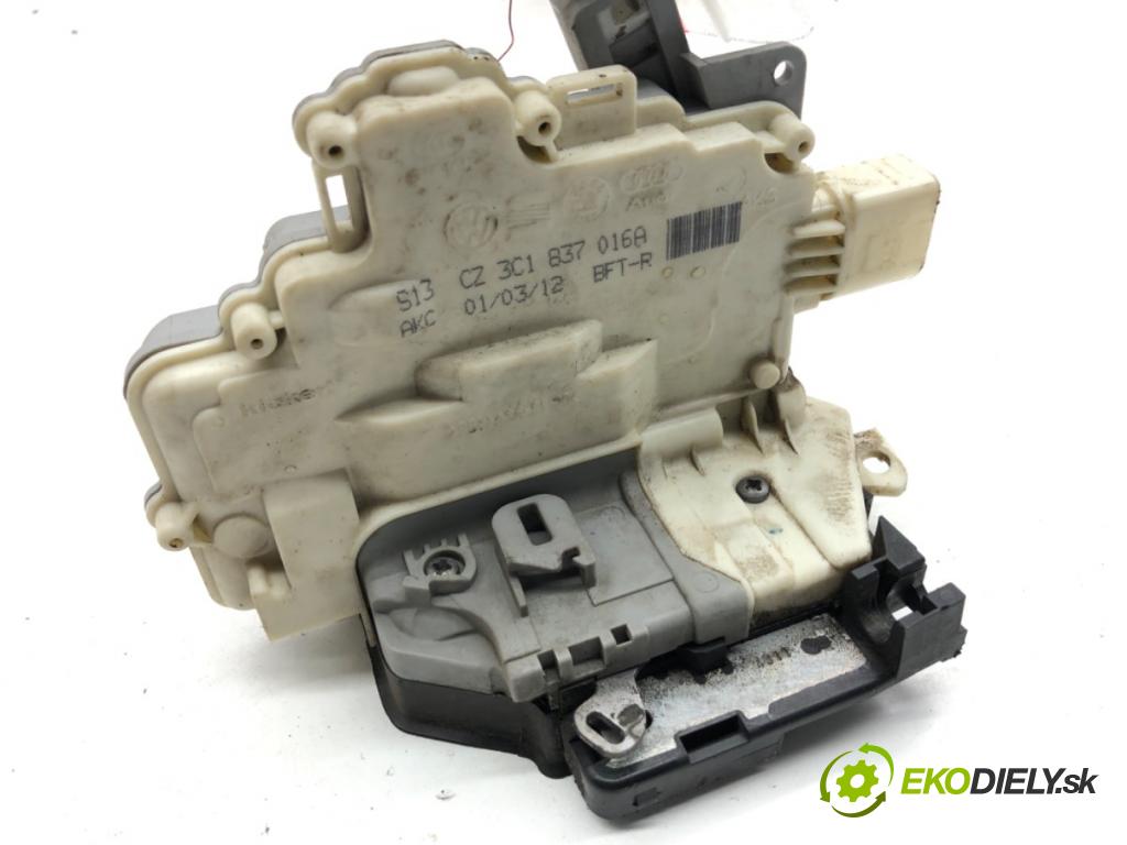 VW PASSAT B7 Kombi 2012 100 kW 2.0 TDI 1968 zámok Dvere pravy predný 3C1837016A