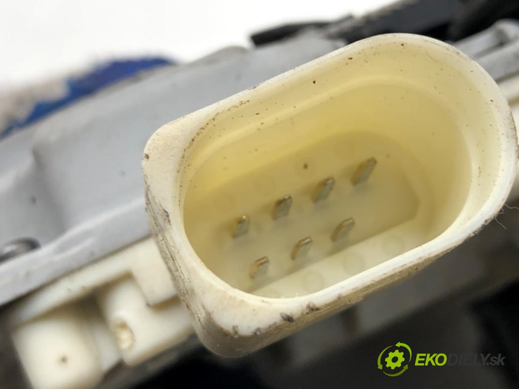 VW PASSAT B7 Kombi 2012 100 kW 2.0 TDI 1968 zámok Dvere pravy predný 3C1837016A