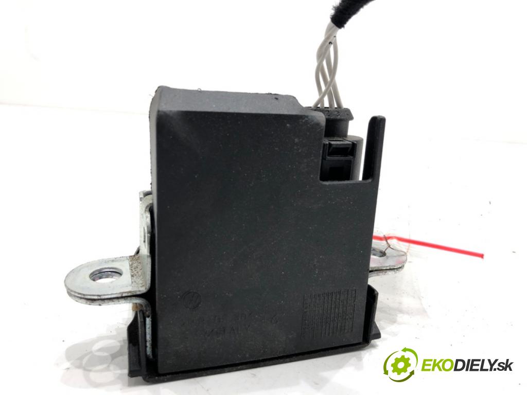 VW PASSAT B7 Kombi 2012 100 kW 2.0 TDI 1968 zámok dveří zadní část 5K0827505A