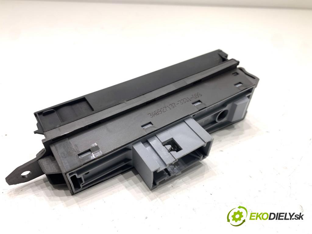 VW PASSAT B7 Kombi 2012 100 kW 2.0 TDI 1968 Spínač brzdy ručnej brzdy 3AB927137 (Prepínacie páčky pod volantom)