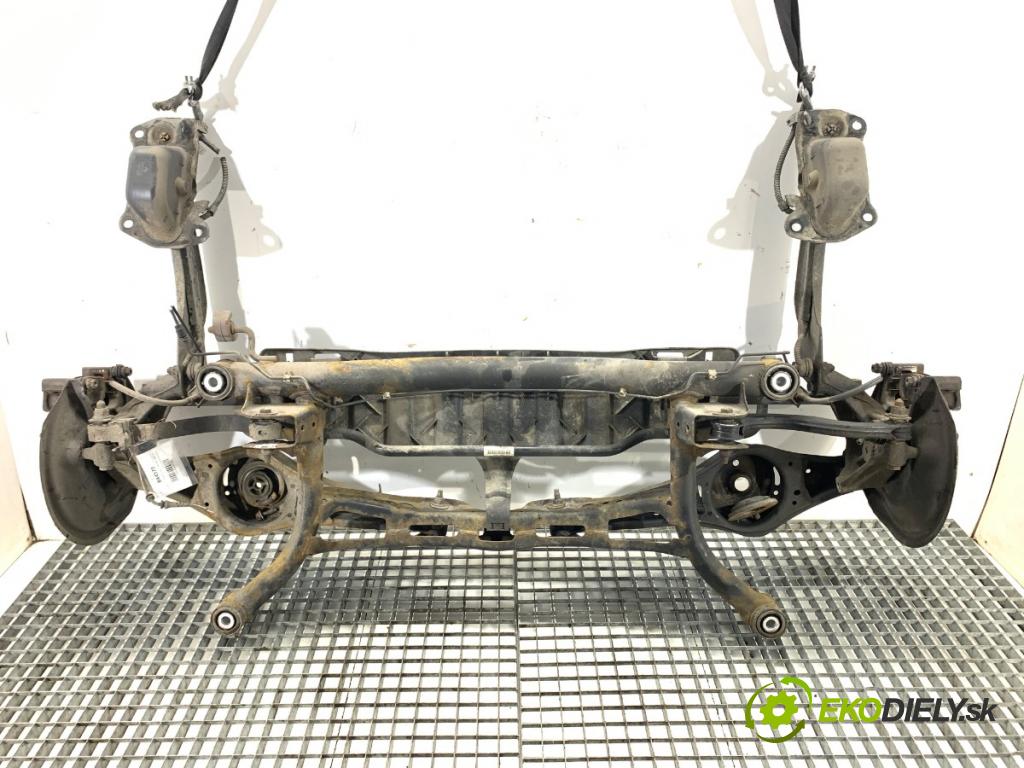 VW PASSAT B7 Kombi 2012 100 kW 2.0 TDI 1968 Výstuha zad 