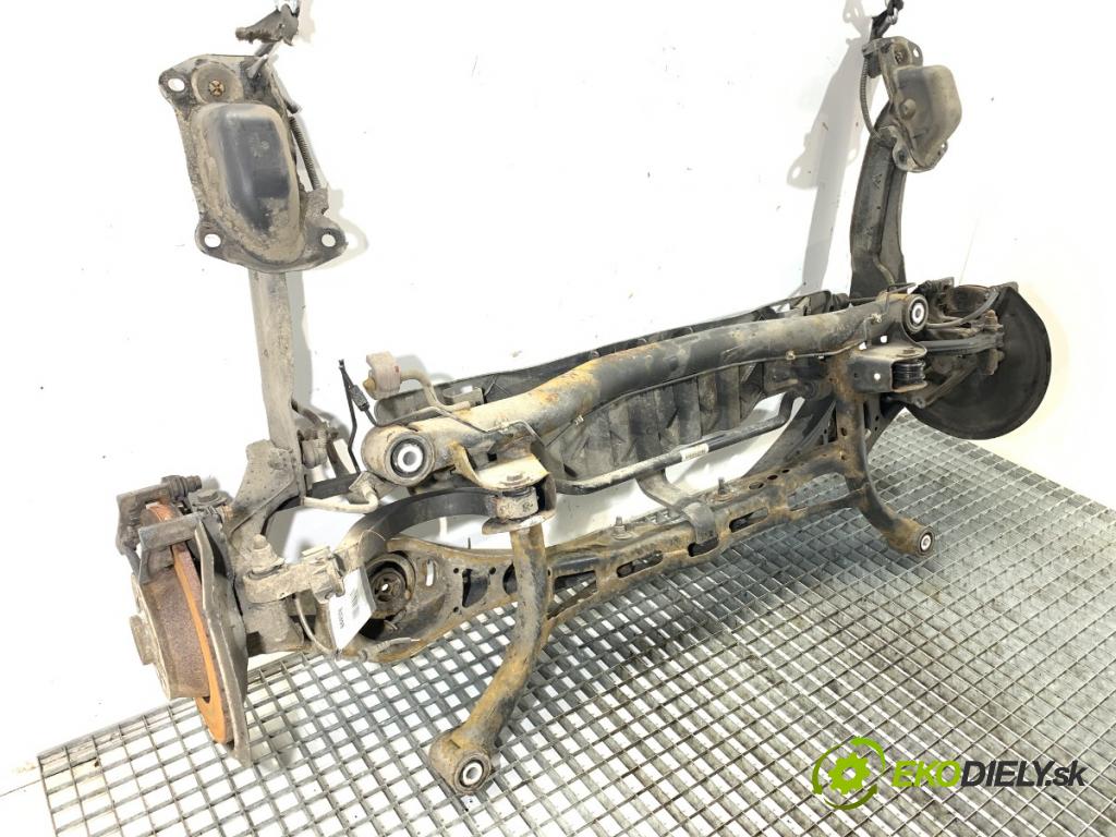 VW PASSAT B7 Kombi 2012 100 kW 2.0 TDI 1968 Výstuha zad