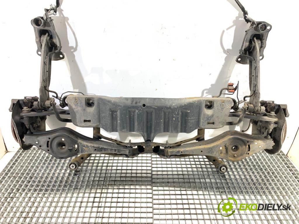 VW PASSAT B7 Kombi 2012 100 kW 2.0 TDI 1968 Výstuha zad