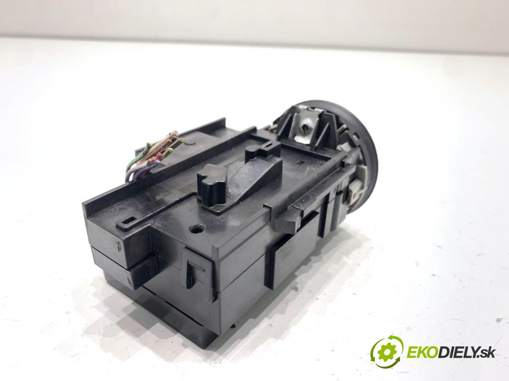 VW PASSAT B7 Kombi 2012 100 kW 2.0 TDI 1968 spinačka 3C0905843AD (Spínacia skrinka)