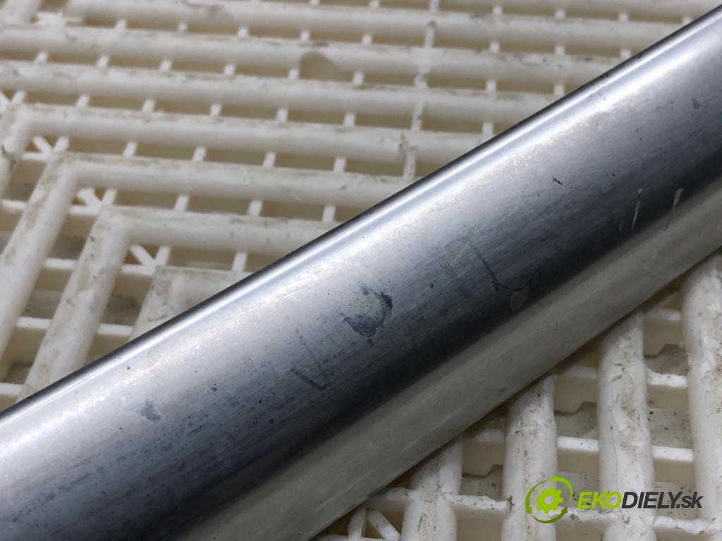 VW PASSAT B7 Kombi 2012 100 kW 2.0 TDI 1968 zábradlí: STŘECHA 3AF860033