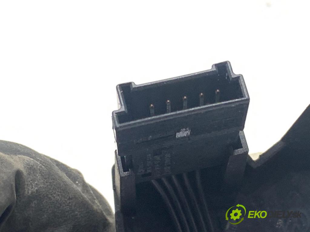 VW PASSAT B7 Kombi 2012 100 kW 2.0 TDI 1968 SPÍNAČE: volantu 3C8959537D