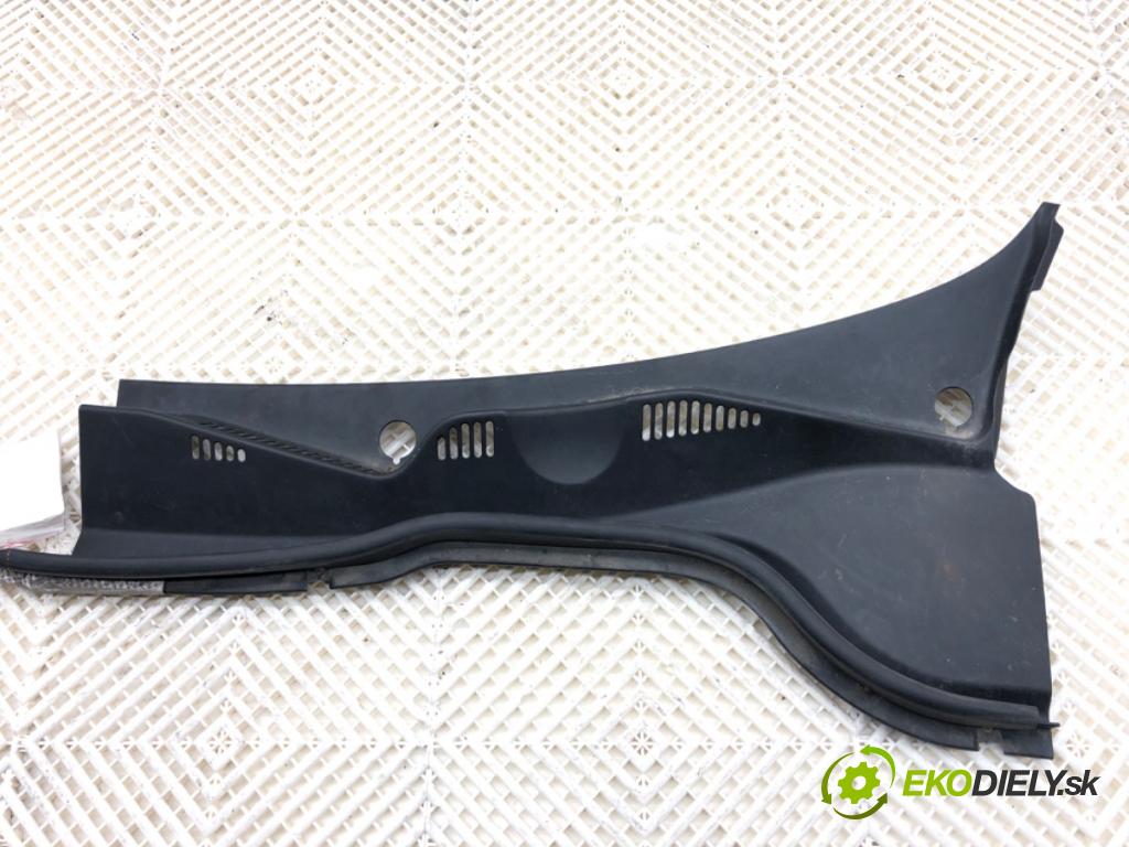 VW PASSAT B7 Kombi 2012 100 kW 2.0 TDI 1968 torpédo plast pod čelní okno levé 3C1819403B