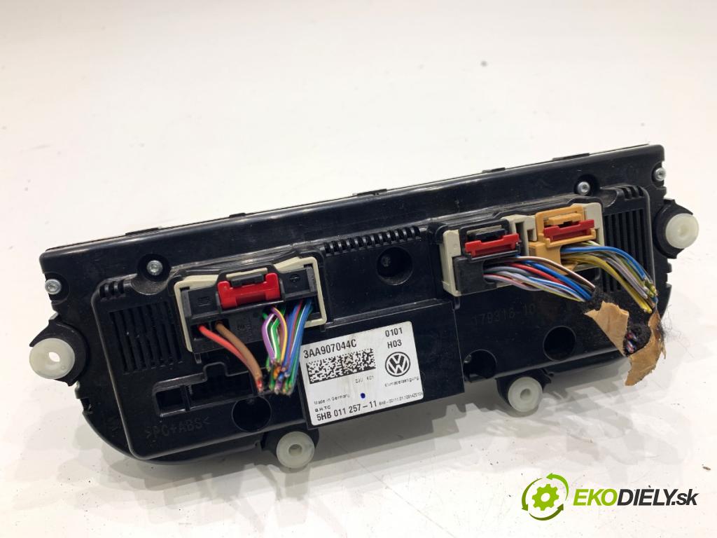 VW PASSAT B7 Kombi 2012 100 kW 2.0 TDI 1968 Panel ovládania kúrenia 3AA907044C (Prepínacie páčky pod volantom)