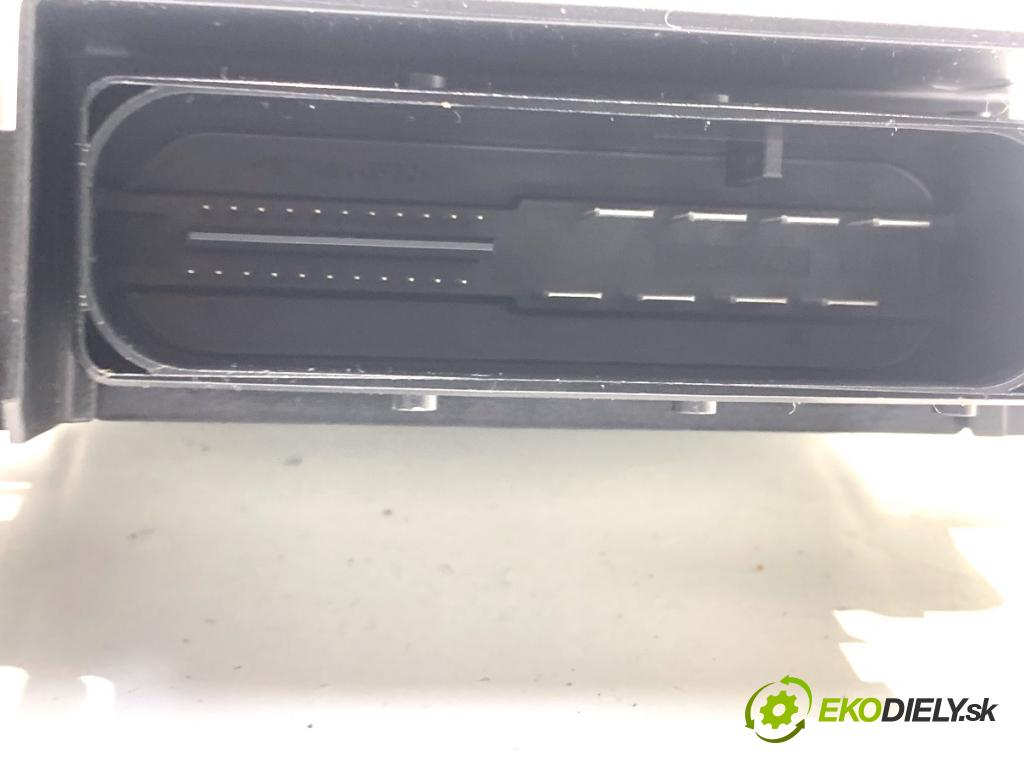 VW PASSAT B7 Kombi 2012 100 kW 2.0 TDI 1968 Modul brzdy ručnej brzdy 3AA907801G