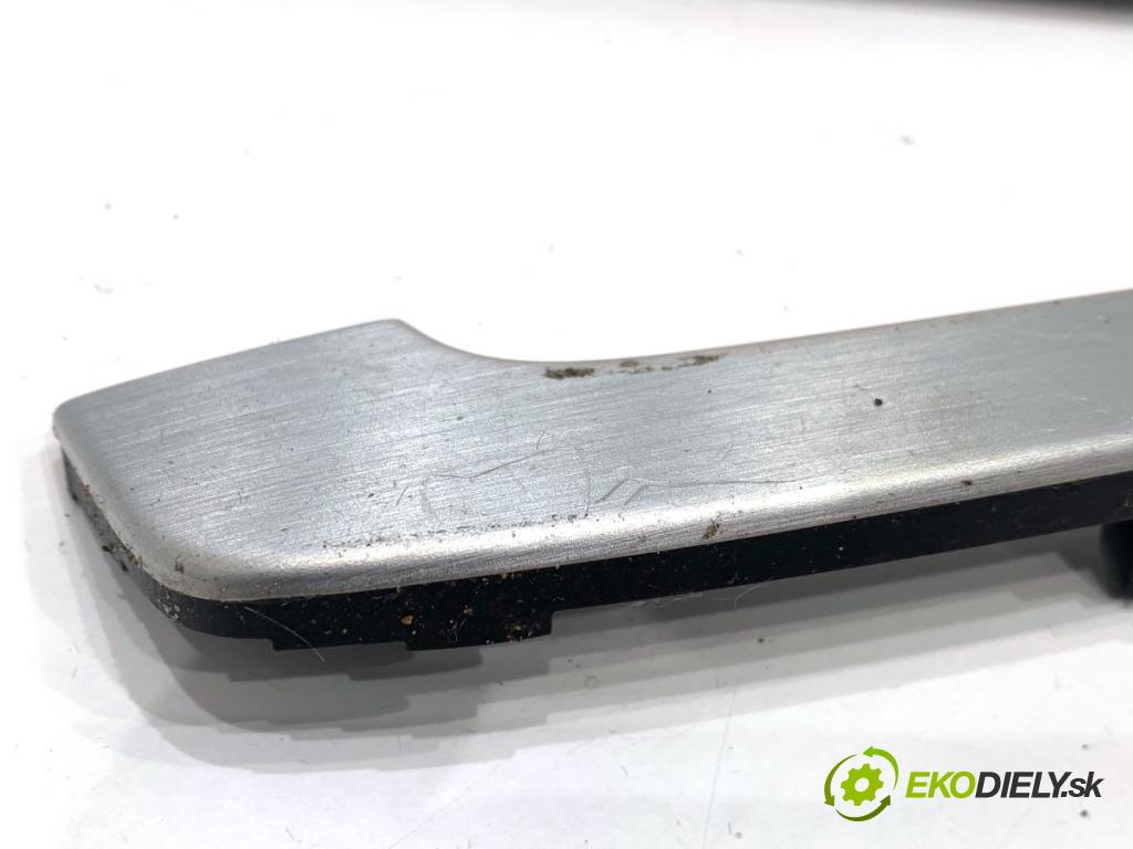 VW PASSAT B7 Kombi 2012 100 kW 2.0 TDI 1968 lišty kryt 3C8863082A 3AB858366 (Lišta)