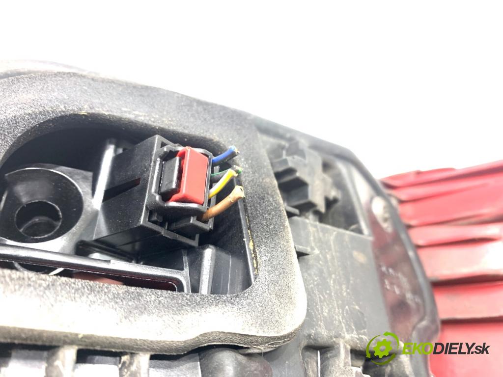 VW PASSAT B7 Kombi 2012 100 kW 2.0 TDI 1968 Svetlo pravy zad 3AF945096C