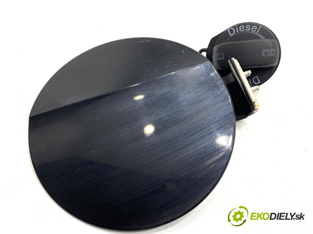 VW PASSAT B7 Kombi 2012 100 kW 2.0 TDI 1968 dvířka nádrže paliva  (Klika dveří ostatní)