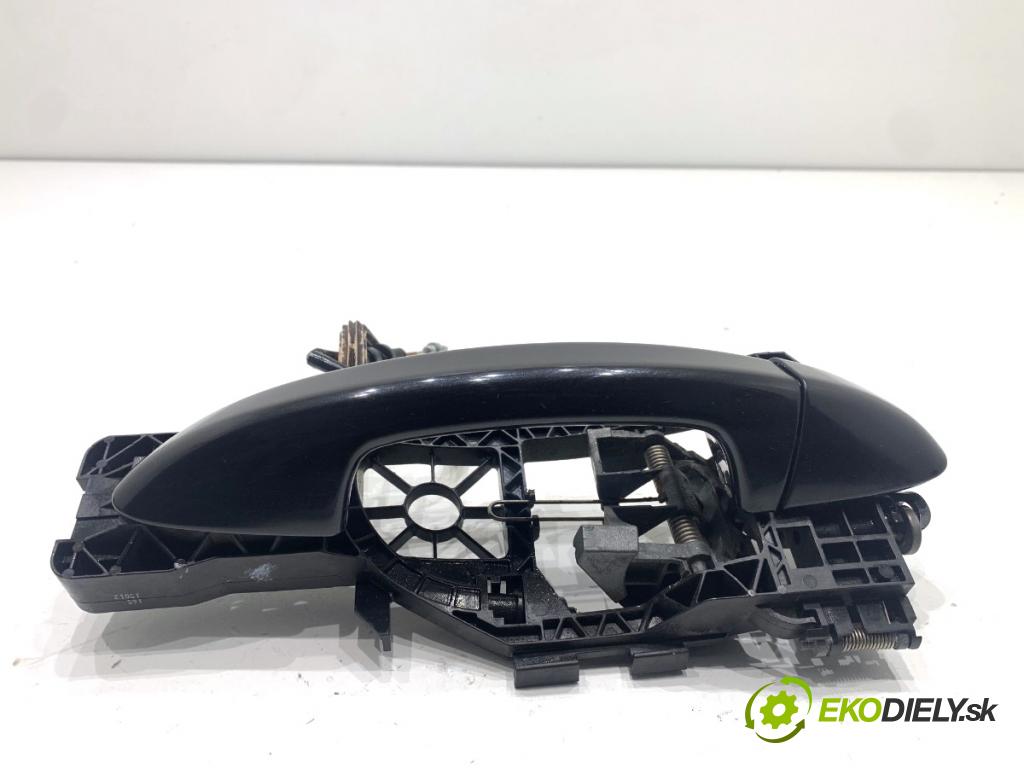 VW PASSAT B7 Kombi 2012 100 kW 2.0 TDI 1968 Kľučka vonkajšia pravy zad 