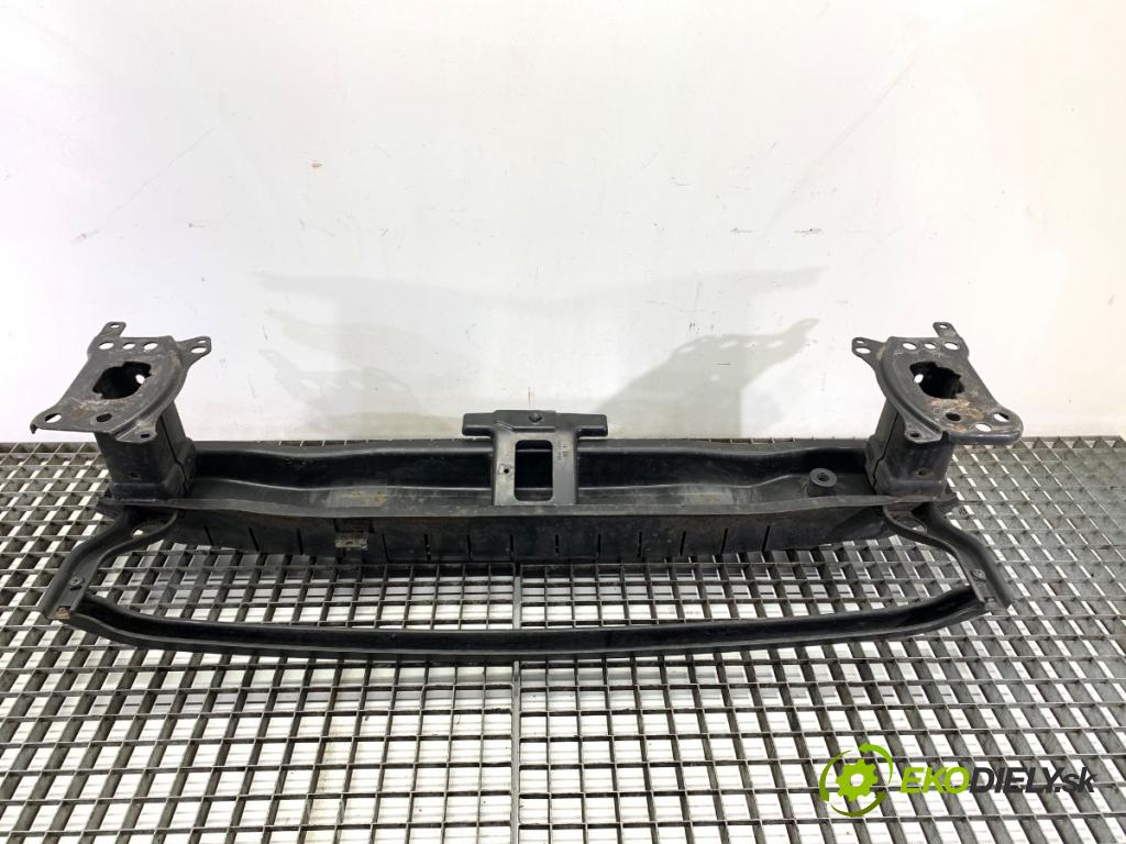 VW PASSAT B7 Kombi 2012 100 kW 2.0 TDI 1968 výztuha nárazníka přední část  (Přední výztuha)