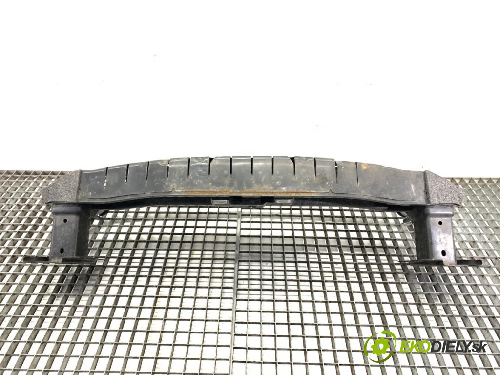 VW PASSAT B7 Kombi 2012 100 kW 2.0 TDI 1968 výztuha nárazníka přední část  (Přední výztuha)