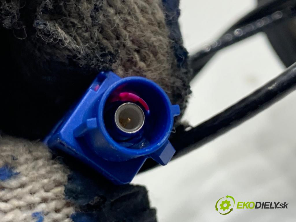 VW PASSAT B7 Kombi 2012 100 kW 2.0 TDI 1968 ANTENA 3C0035507AA