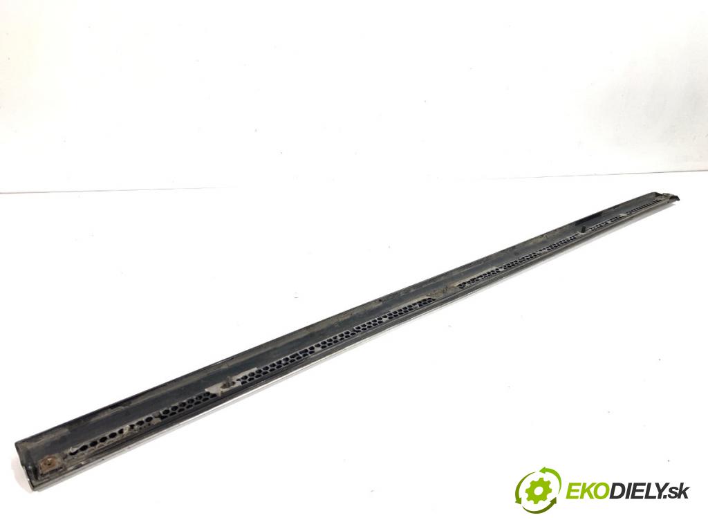 VW PASSAT B7 Kombi 2012 100 kW 2.0 TDI 1968 lišta dveře pravý přední část 3AA854940A