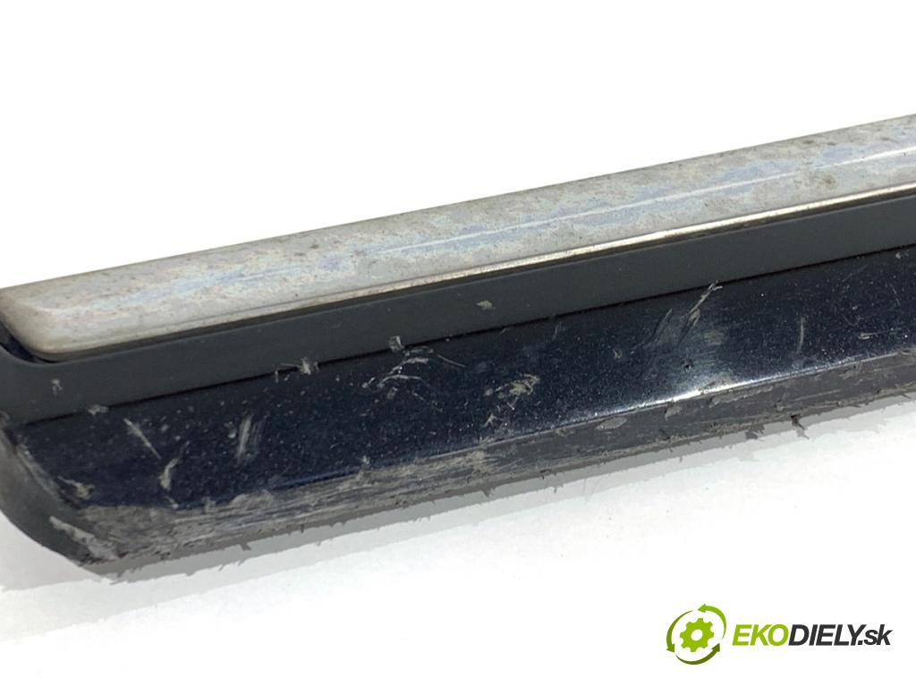 VW PASSAT B7 Kombi 2012 100 kW 2.0 TDI 1968 lišta dveře levý přední část 3AA854939A