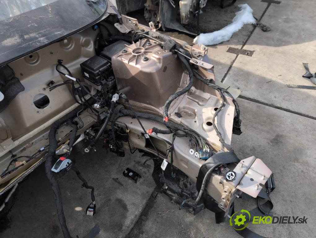 LAND ROVER RANGE ROVER EVOQUE SUV 2025 150 kW 2.0 D200 MHEV 4x4 1997 karoséria ČTVRŤÁK: Blatník prah strecha PODŁUŻNICA