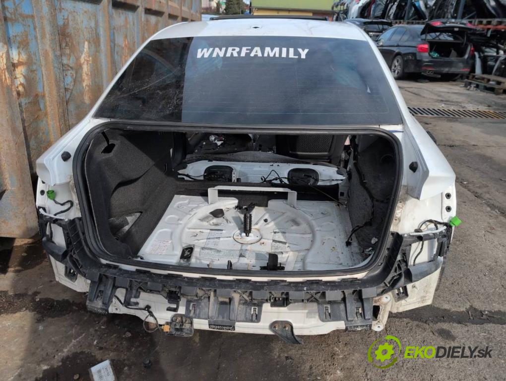 AUDI A3 8V sedan 2016 140 kW 2.0 TFSI quattro 1984 karoséria ČTVRŤÁK: Blatník prah strecha PODŁUŻNICA