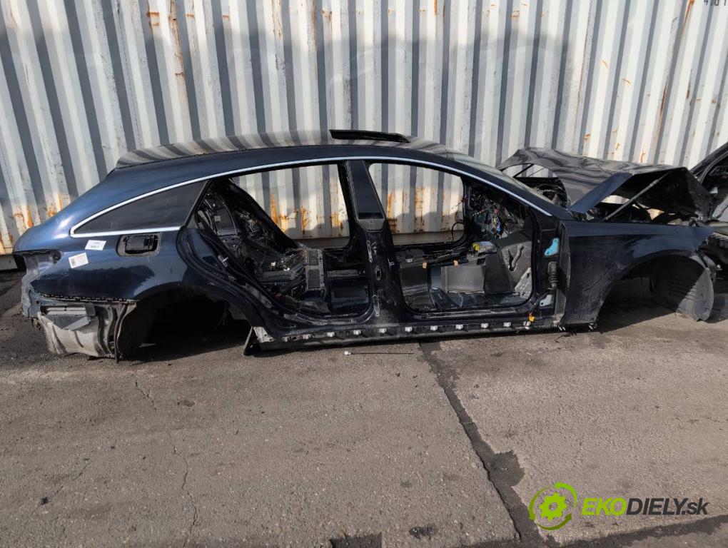 MERCEDES-BENZ W218 Kombi 2016 190 kW CLS 350 d 4-matic (218.994) 2987 karoséria ČTVRŤÁK: Blatník prah strecha PODŁUŻNICA