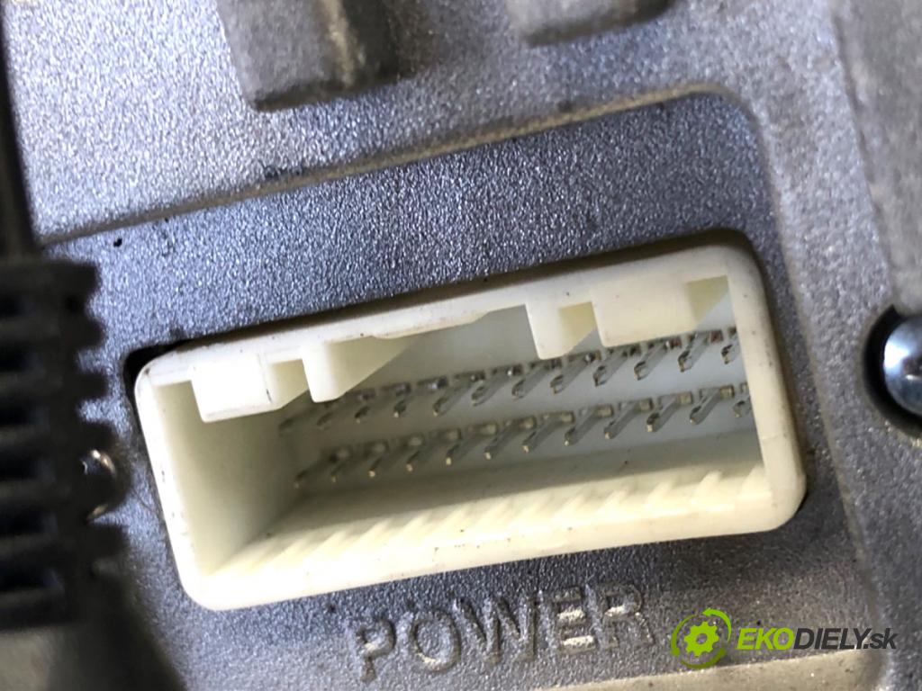 VW GOLF V liftback 2003 103 kW 2.0 TDI 1968 RADIO mavigace  (Audio zařízení)