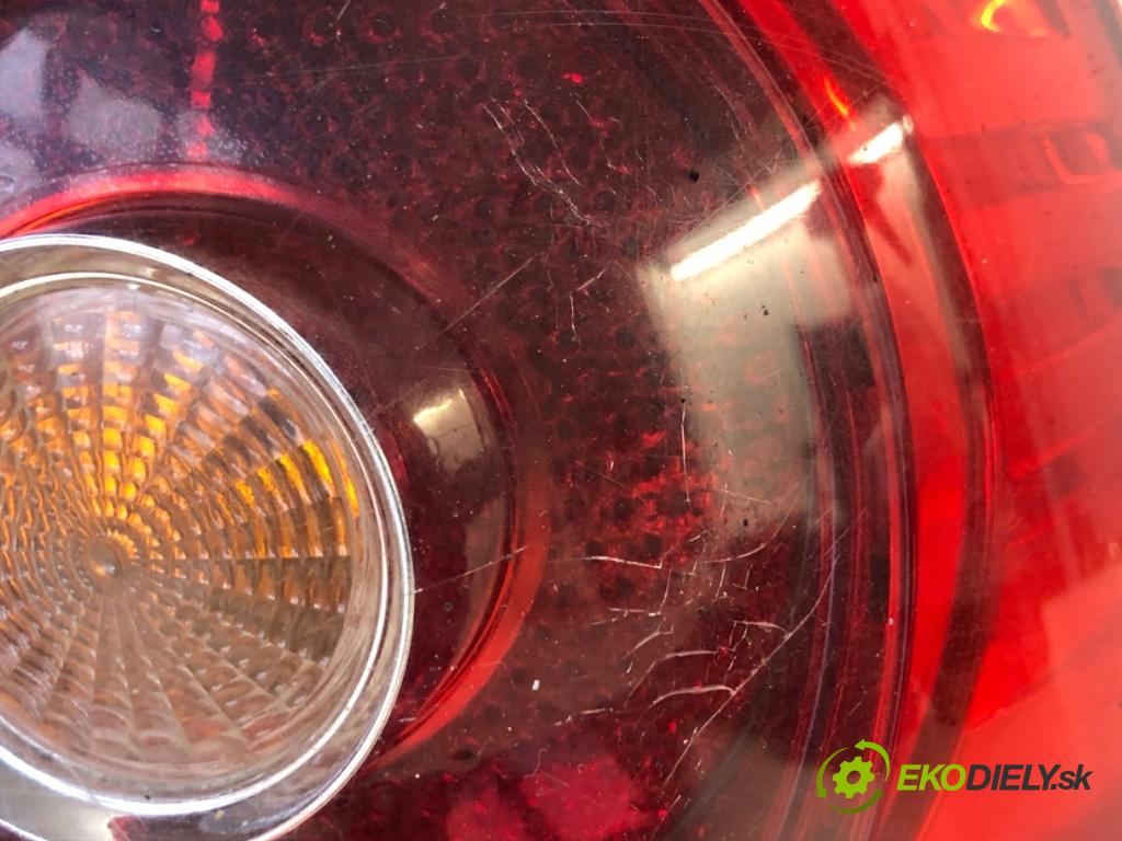 VW GOLF V liftback 2003 103 kW 2.0 TDI 1968 Svetlo pravy zad 1K6945096E