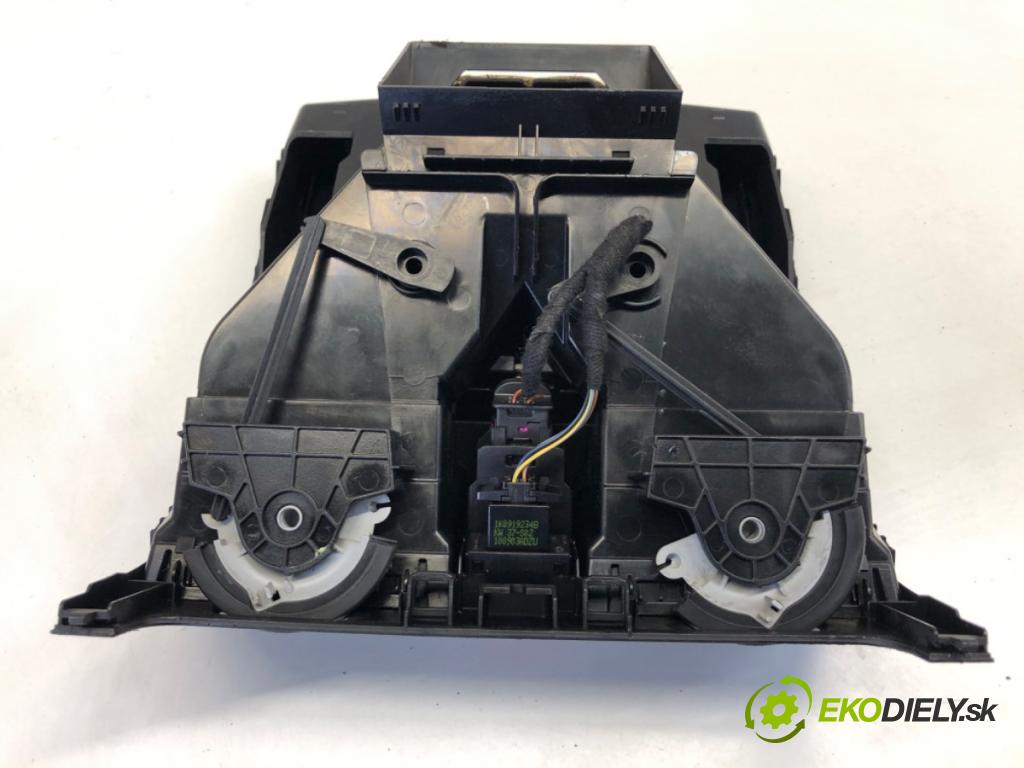 VW GOLF V liftback 2003 103 kW 2.0 TDI 1968 mří topení přední část střední