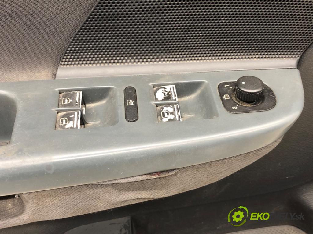 VW GOLF V liftback 2003 103 kW 2.0 TDI 1968 ča dveře levý přední část