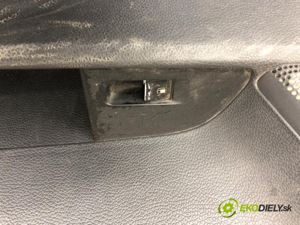 VW GOLF V liftback 2003 103 kW 2.0 TDI 1968 ča dveře levý přední část