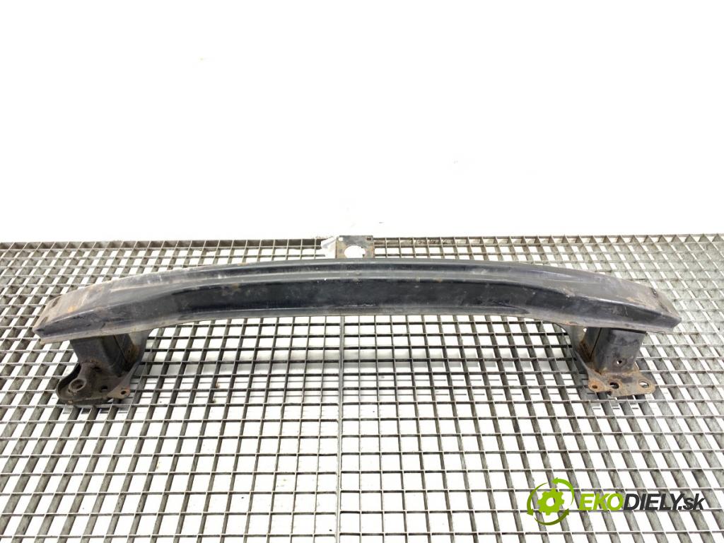 VW GOLF V liftback 2003 103 kW 2.0 TDI 1968 výztuha nárazníka přední část  (Přední výztuha)