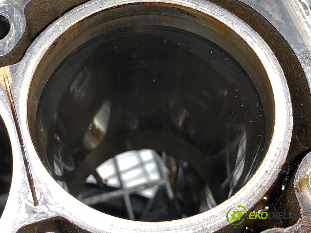 FORD TRANSIT COURIER Nadwozie pełne/minivan 2018 74 kW 1.0 EcoBoost 998 JEDNOTKA: motora  (Blok motoru)