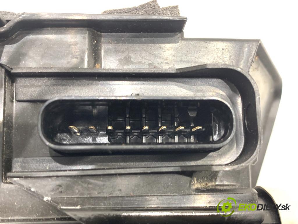 LAND ROVER RANGE ROVER EVOQUE SUV 2025 150 kW 2.0 D200 MHEV 4x4 1997 zámok dveře pravý zadní část K8D2-24995-AG