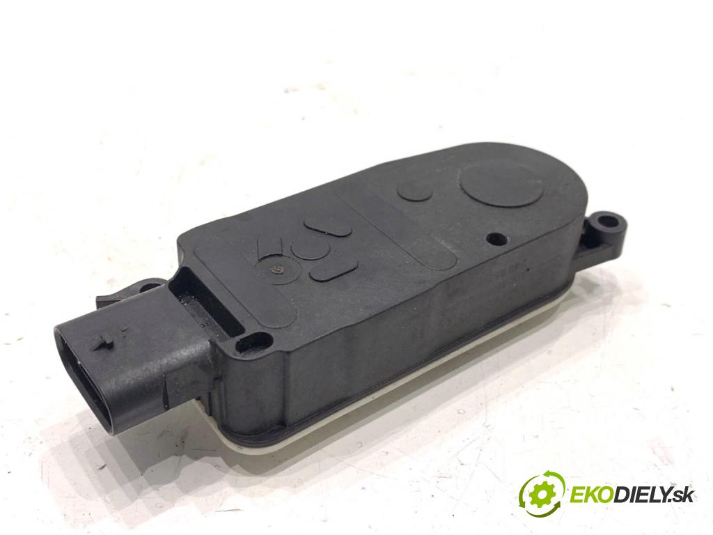 LAND ROVER RANGE ROVER EVOQUE SUV 2025 150 kW 2.0 D200 MHEV 4x4 1997 motorek rolety ŻALUZIJE: 5877R1007